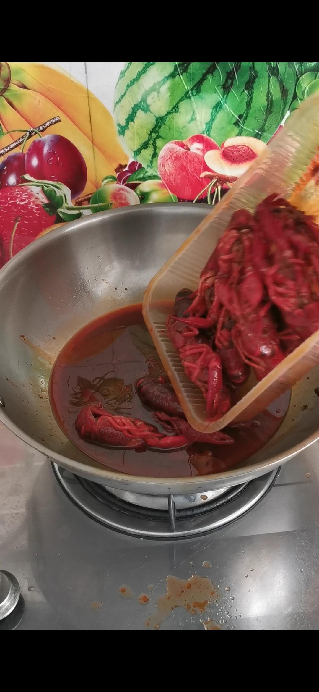 麻辣小龍蝦，吃一口就上癮的做法-麻辣味炒菜譜