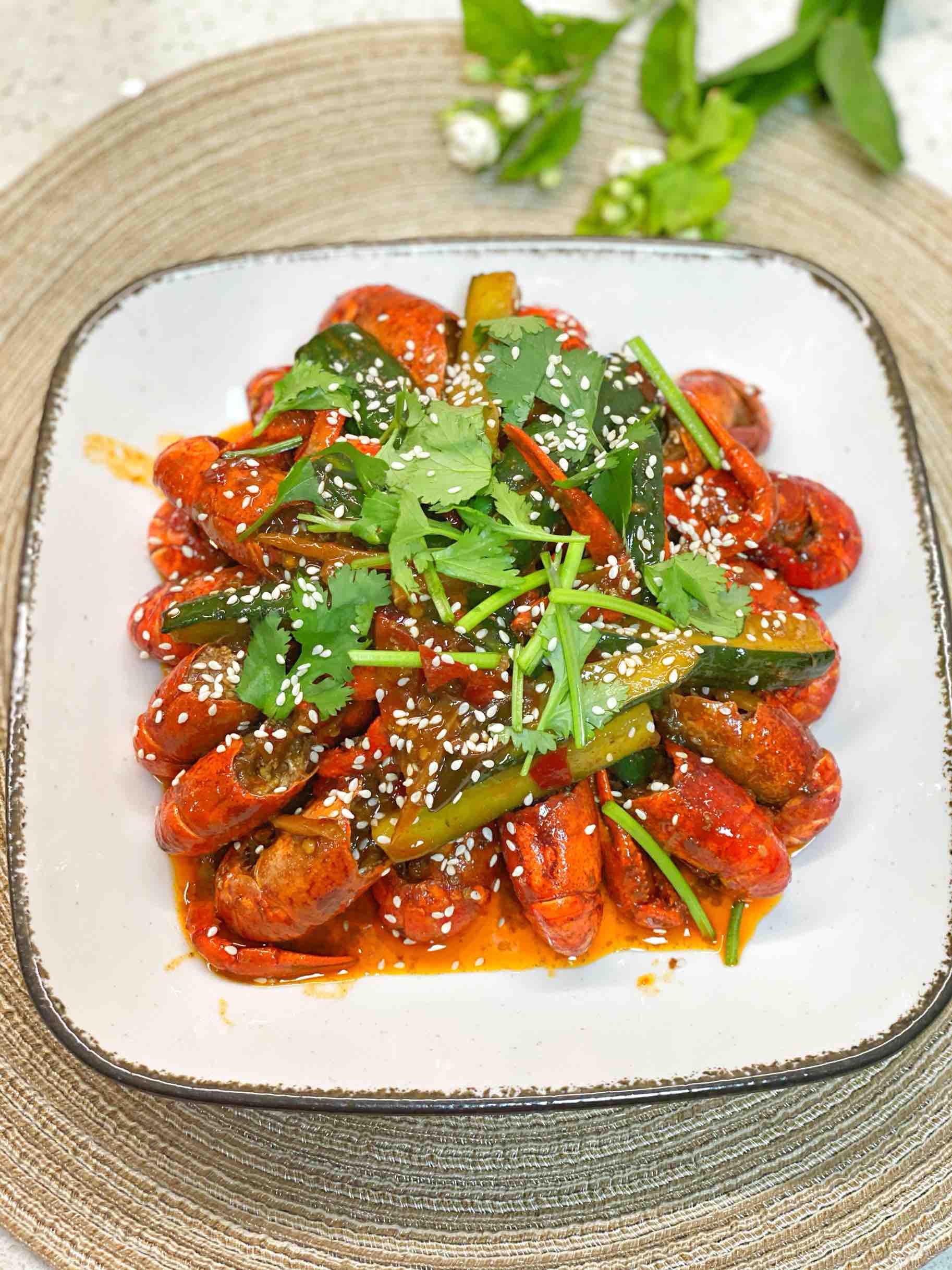 魚香小龍蝦，解鎖超簡單做法！的做法-酸辣味炒菜譜