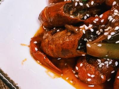 魚(yú)香小龍蝦，解鎖超簡(jiǎn)單做法！的做法-酸辣味炒菜譜