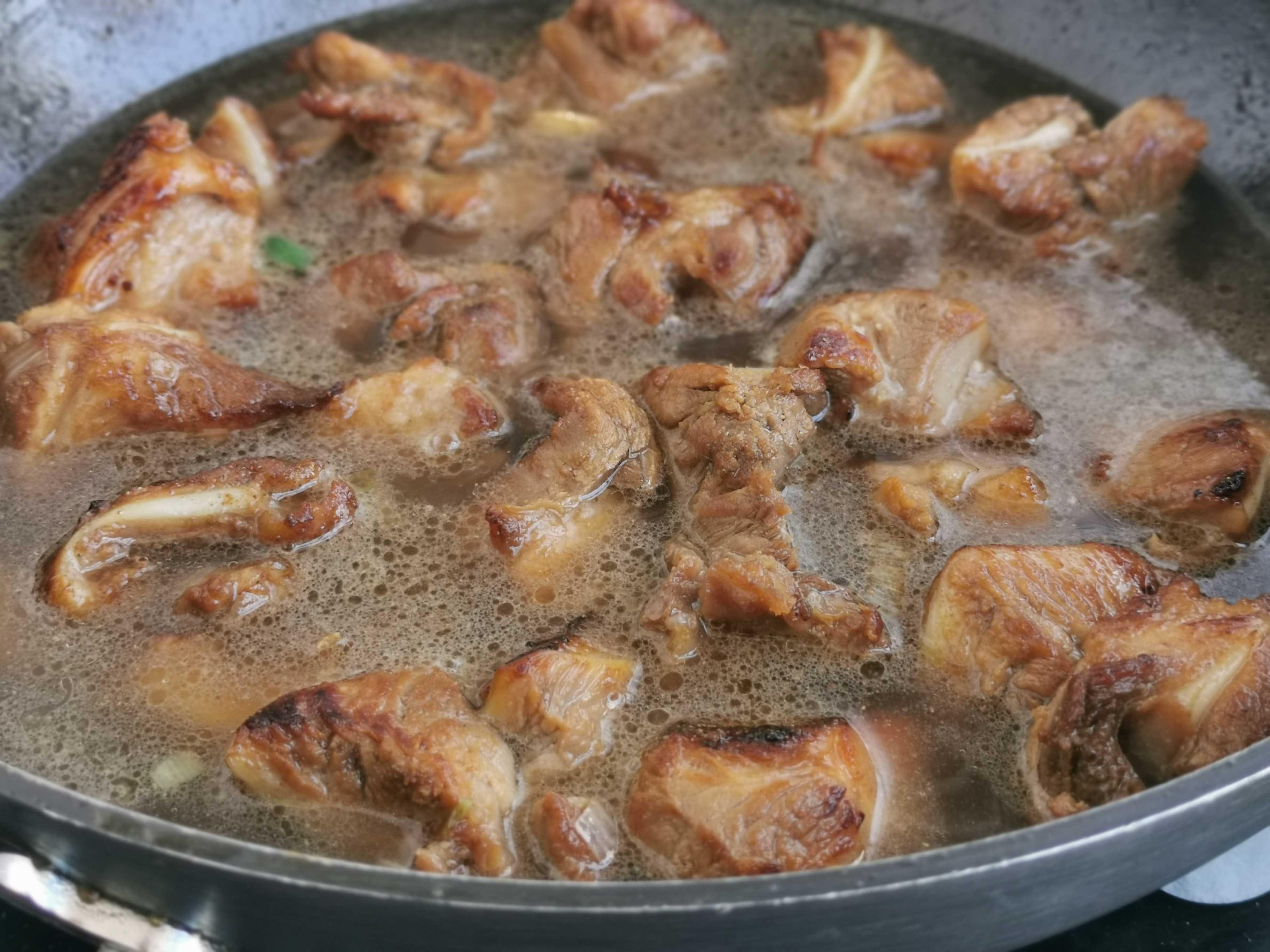 月牙骨燉土豆的做法-家常味燉菜譜