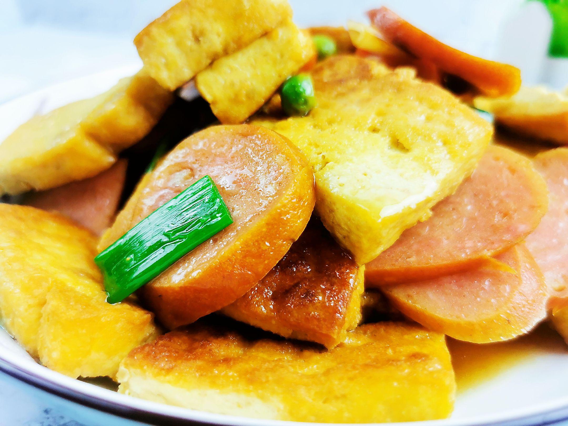 豆腐炒香腸的做法-咸鮮味炒菜譜