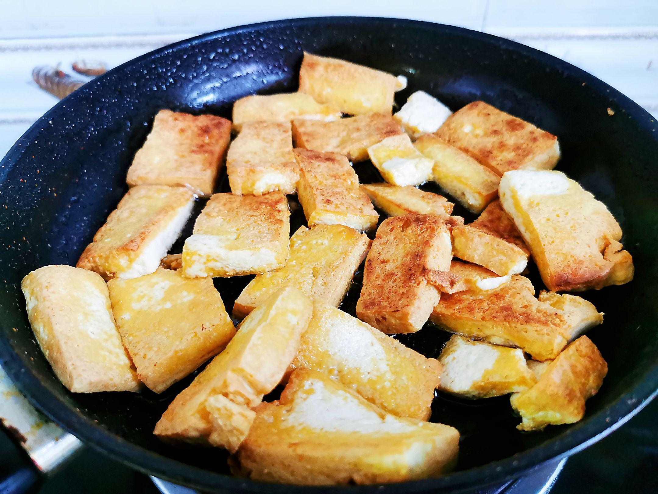 豆腐炒香腸的做法-咸鮮味炒菜譜