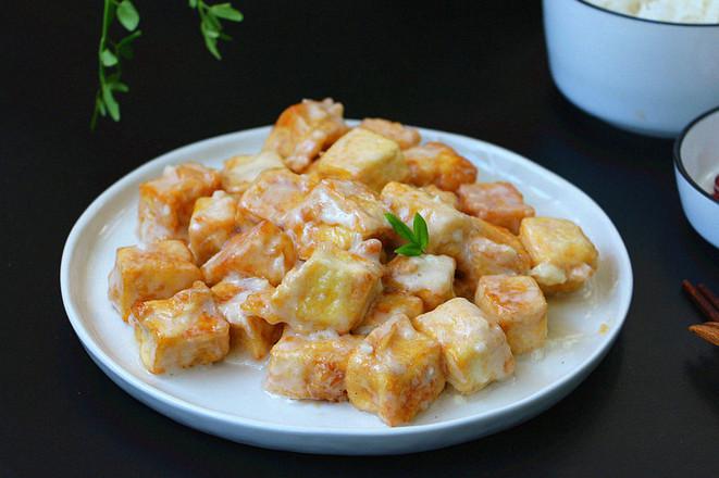 奶爆豆腐的做法-奶香味爆菜譜