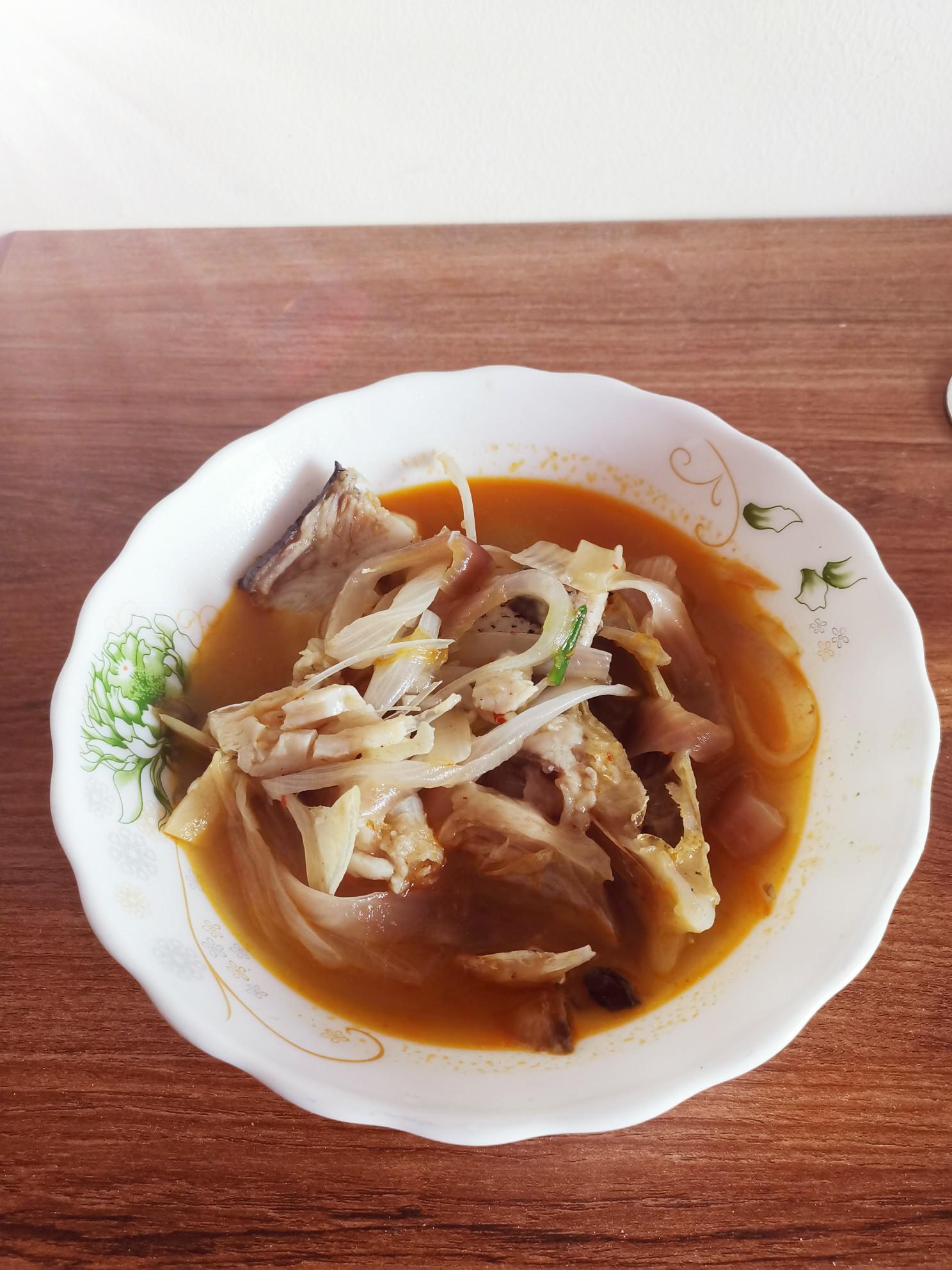 洋蔥燉花鰱的做法-家常味煮菜譜