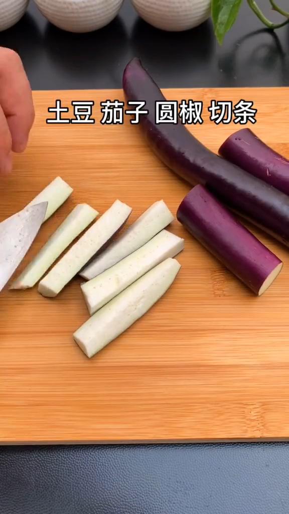 下飯菜地三鮮的做法-咸鮮味炒菜譜