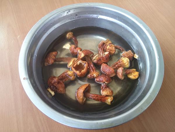 松茸煲大白菜的做法-咸鮮味煲菜譜