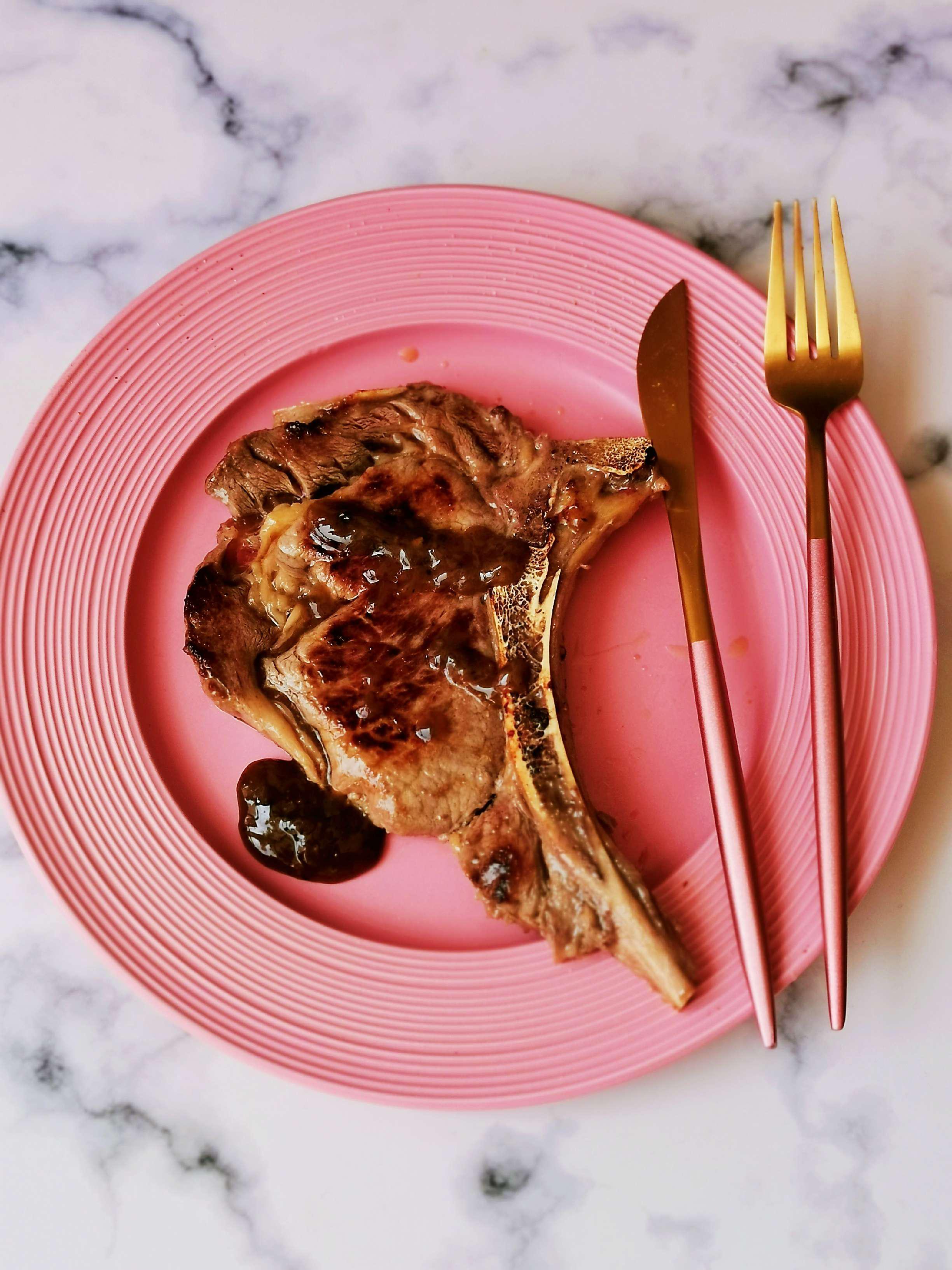 黑胡椒戰斧牛排的做法-黑椒味煎菜譜