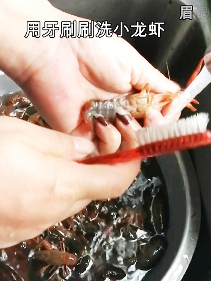 蒜蓉小龍蝦的做法-蒜香味炒菜譜