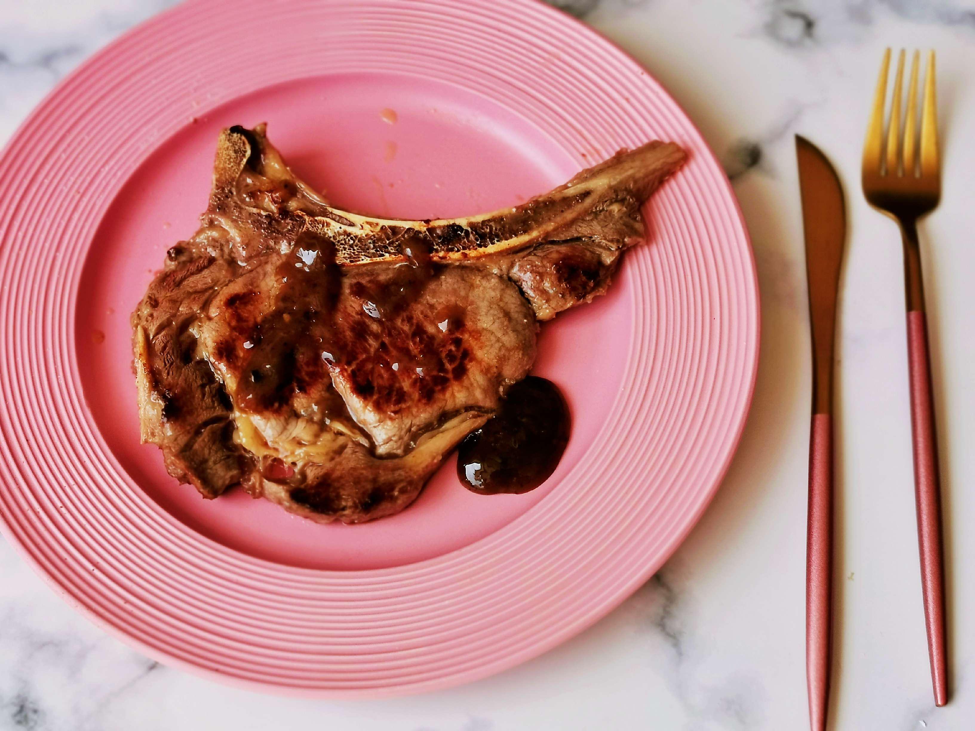 黑胡椒戰斧牛排的做法-黑椒味煎菜譜