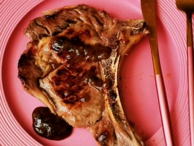 黑胡椒戰斧牛排的做法-黑椒味煎菜譜