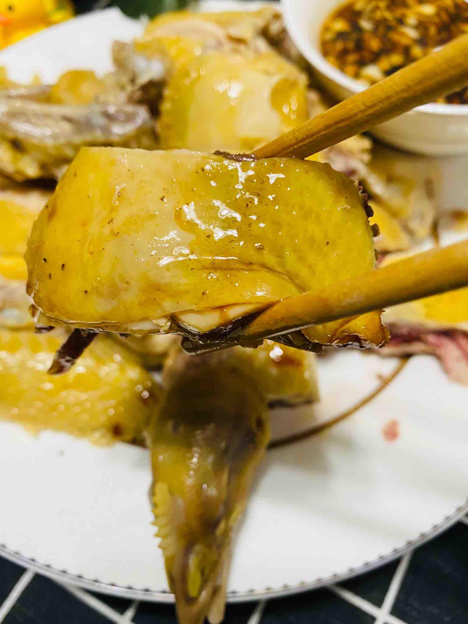 鮮嫩爽口之白切雞的做法-咸鮮味煮菜譜