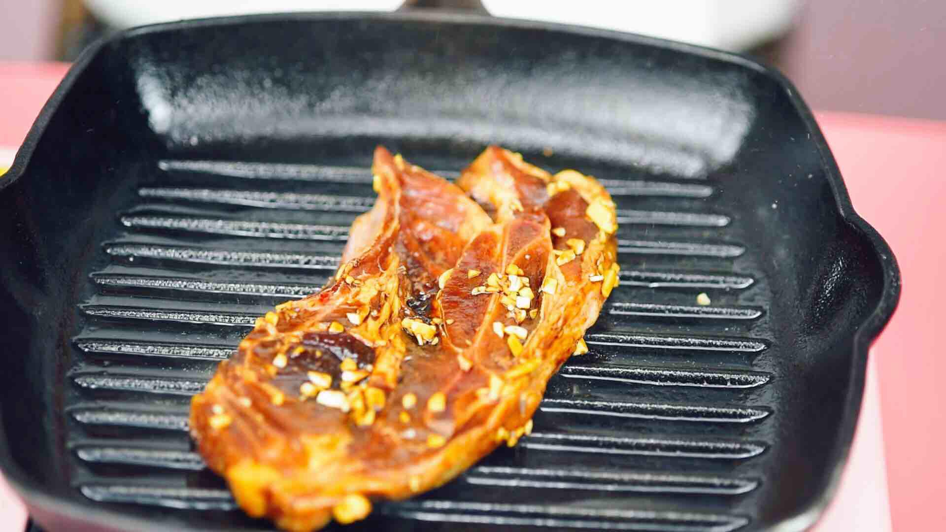 媽媽最?lèi)?ài)的菜 | 蒜香烤羊排的做法-家常味烤菜譜