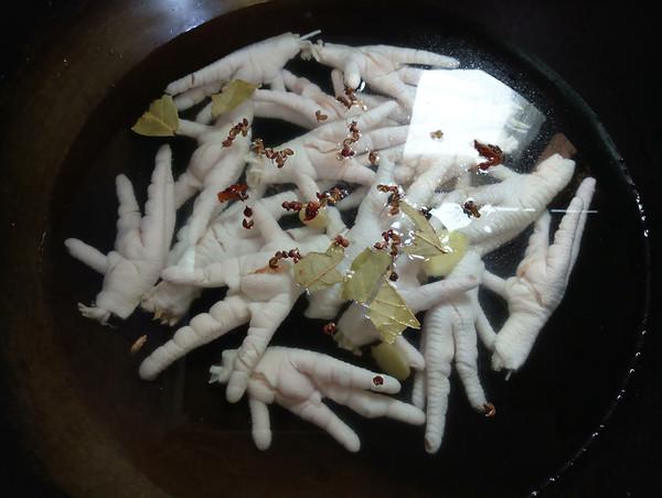 檸檬鳳爪的做法-酸辣味泡菜譜-易網健康養生網 檸檬鳳爪的做法-酸辣味泡菜譜