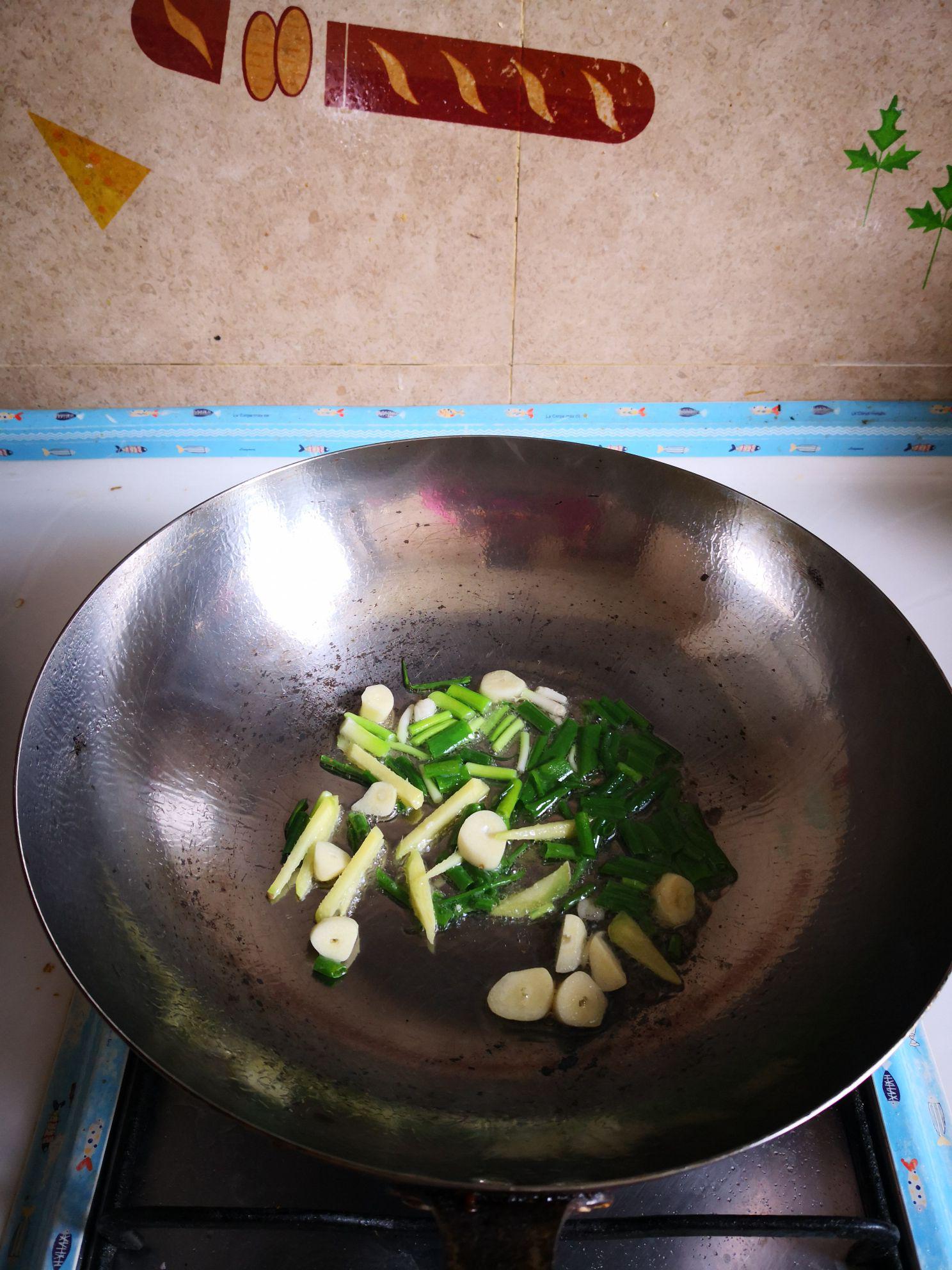 雞丁炒青筍豌豆的做法-家常味炒菜譜