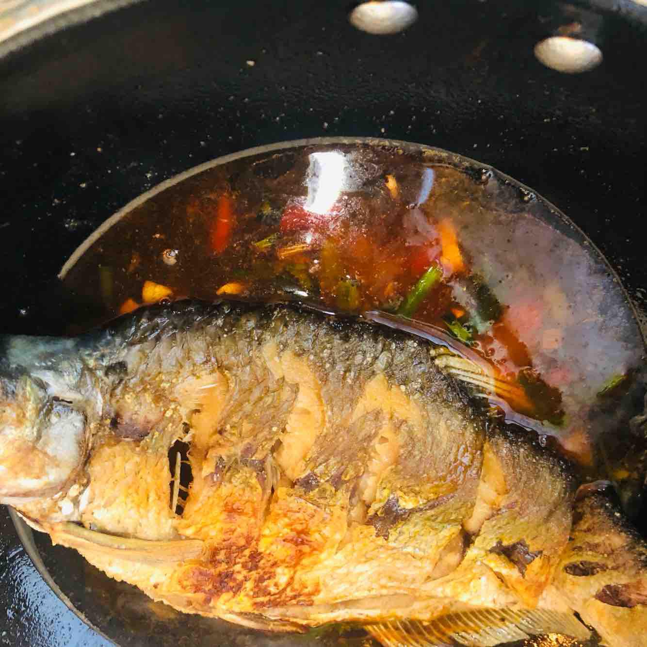 紅燒鳊魚的做法-香辣味燒菜譜