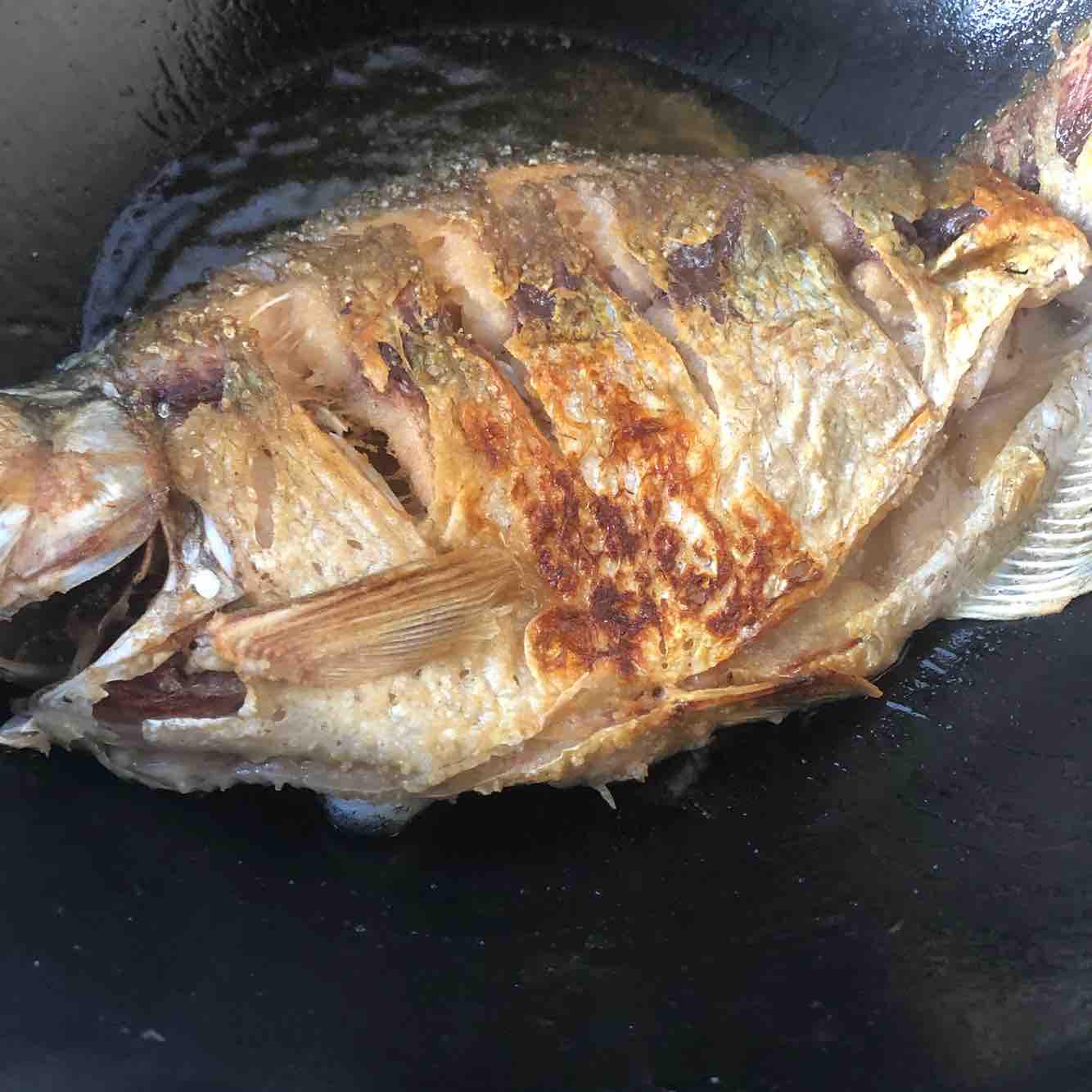 紅燒鳊魚的做法-香辣味燒菜譜