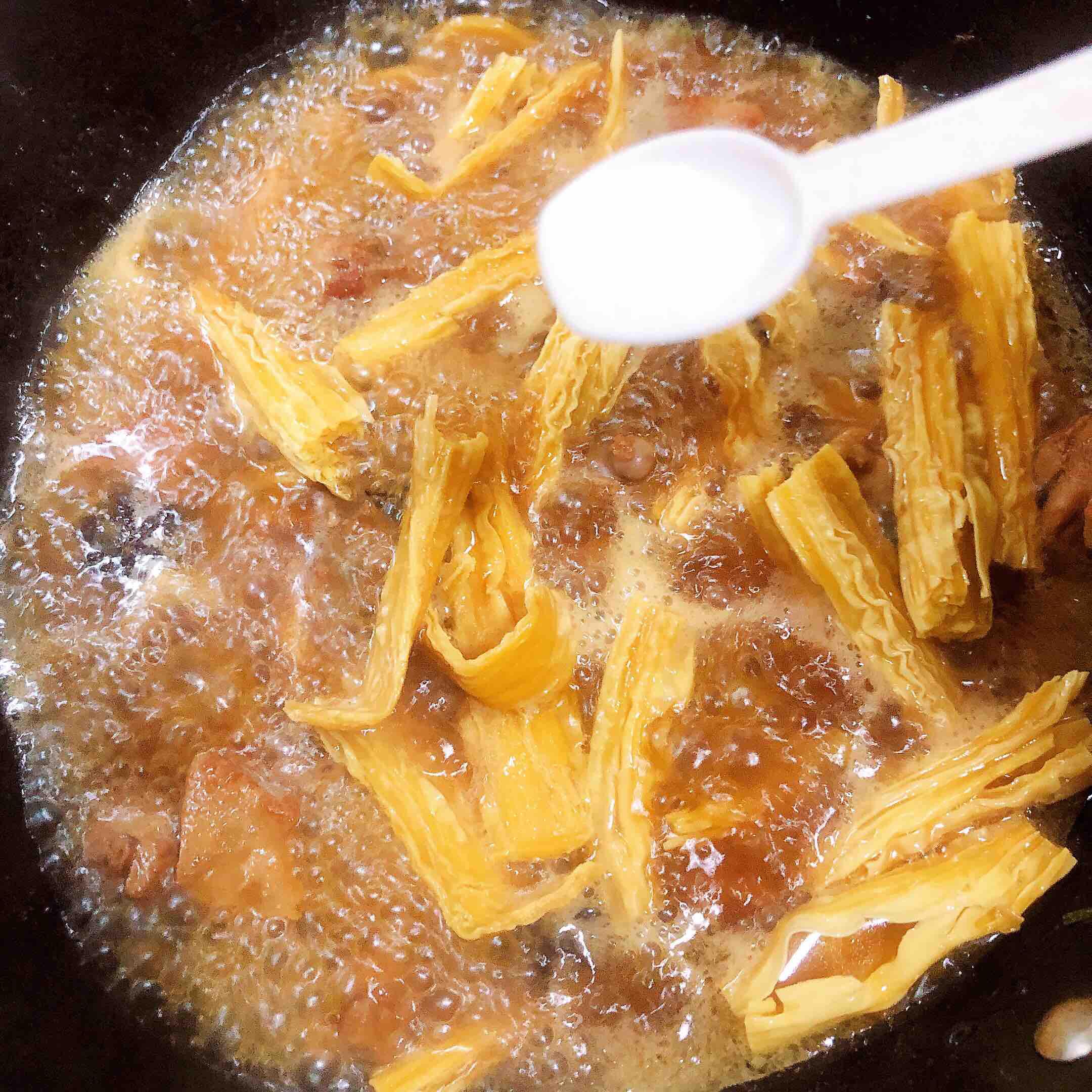 紅燒腐竹鴨肉的做法-咸鮮味燉菜譜