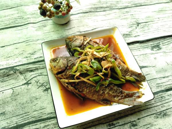 仔姜青椒鯽魚的做法-香辣味燒菜譜