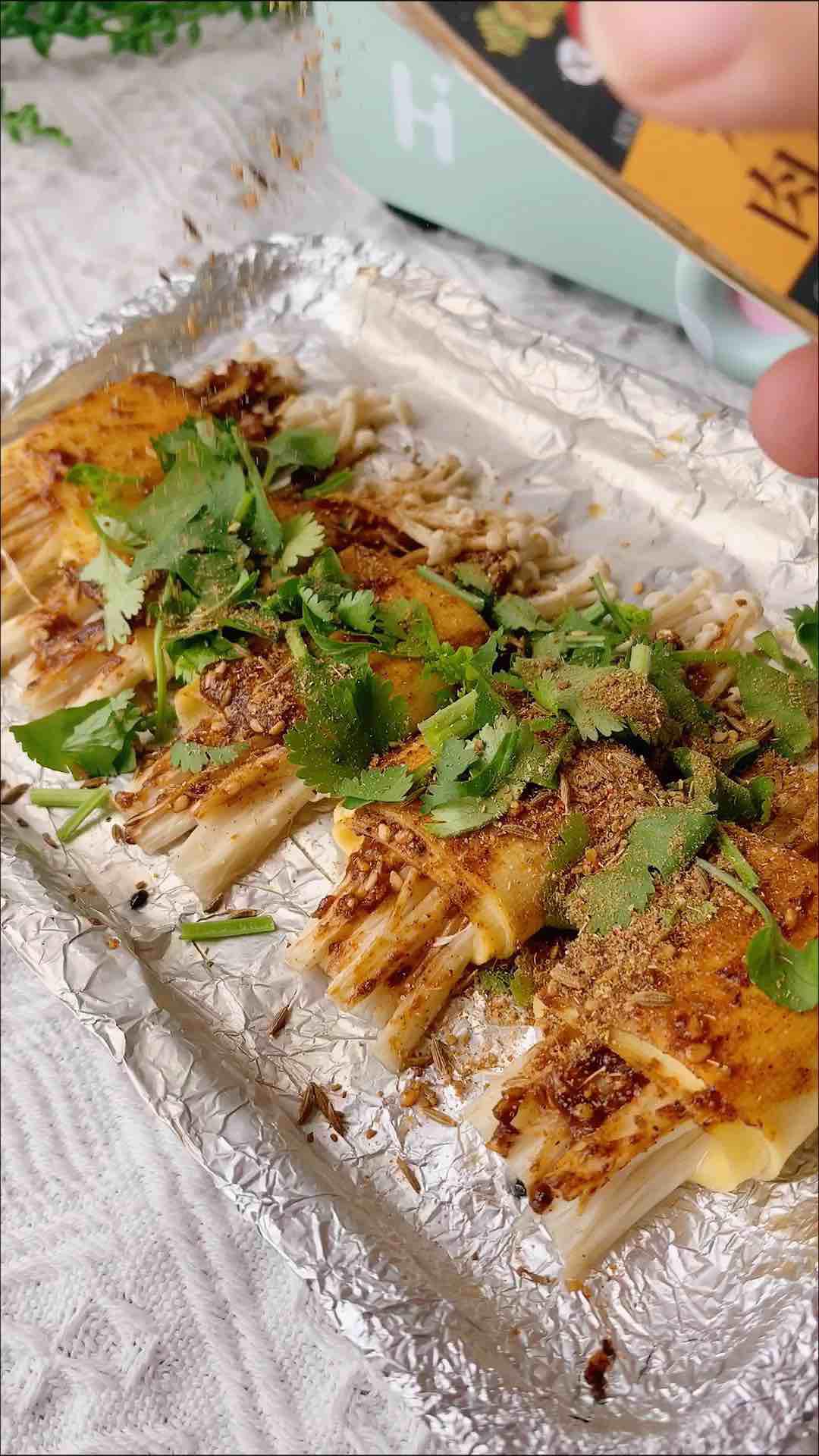 芝士豆皮金針菇卷的做法-咸鮮味烤菜譜