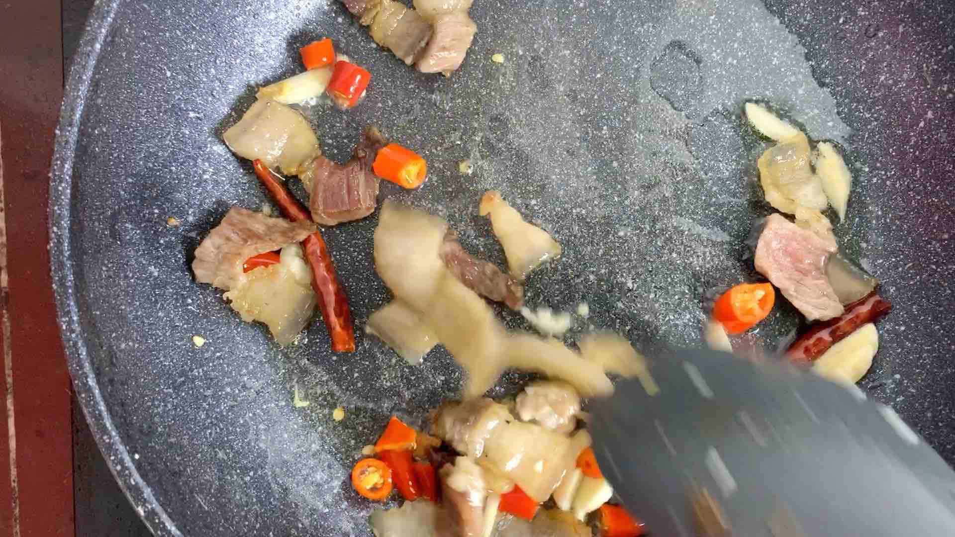 干鍋花菜，這樣做既簡單又好吃，一分鐘就能學(xué)會(huì)它的做法-家常味炒菜譜