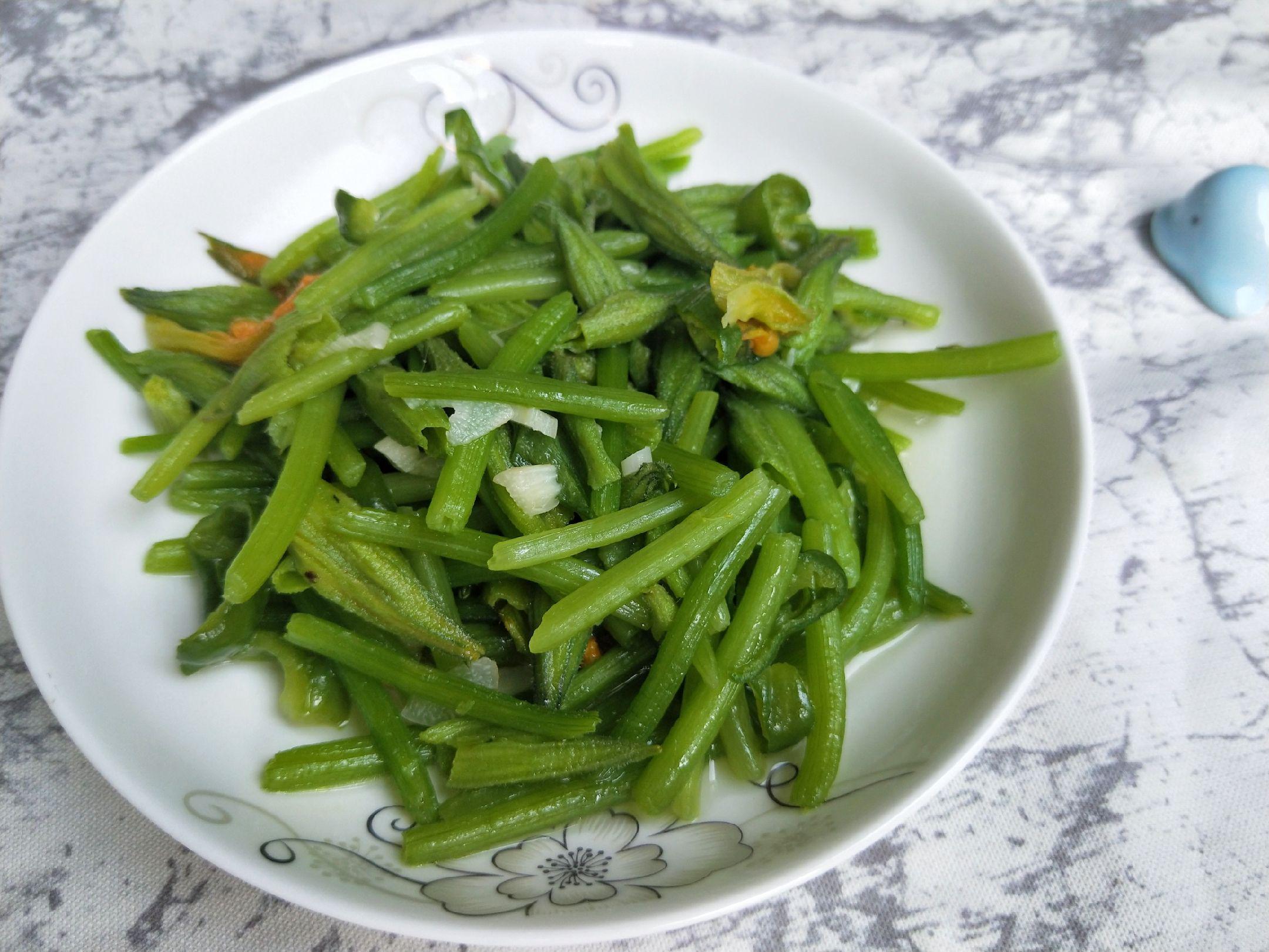 蒜香南瓜花的做法-家常味炒菜譜