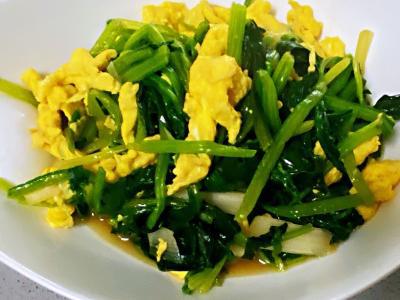 菠菜炒雞蛋，多做這一步，雞蛋營養滑嫩，西蘭花翠綠不澀口的作法-咸鮮味燒菜譜