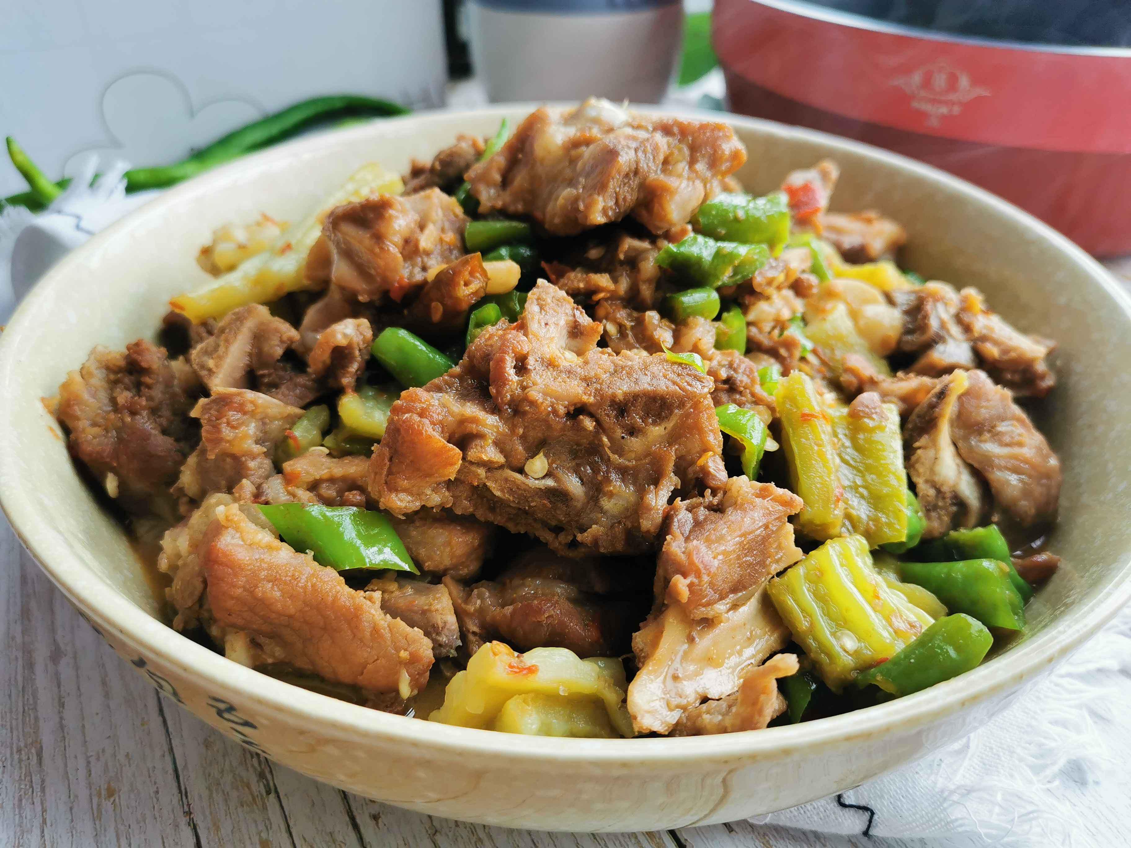 苦瓜燒排骨的做法-家常味炒菜譜