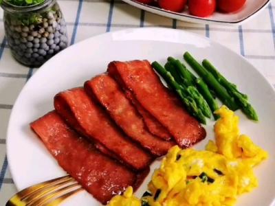 生雞蛋培根拼盤的作法-家常味炒菜譜