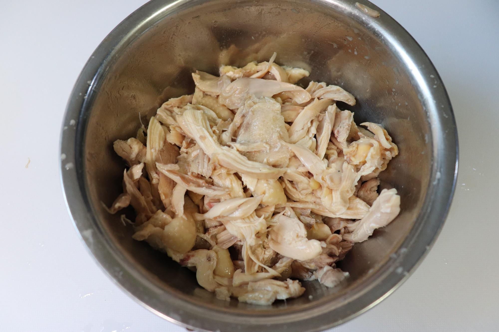 涼拌手撕雞腿的做法-香辣味煮菜譜