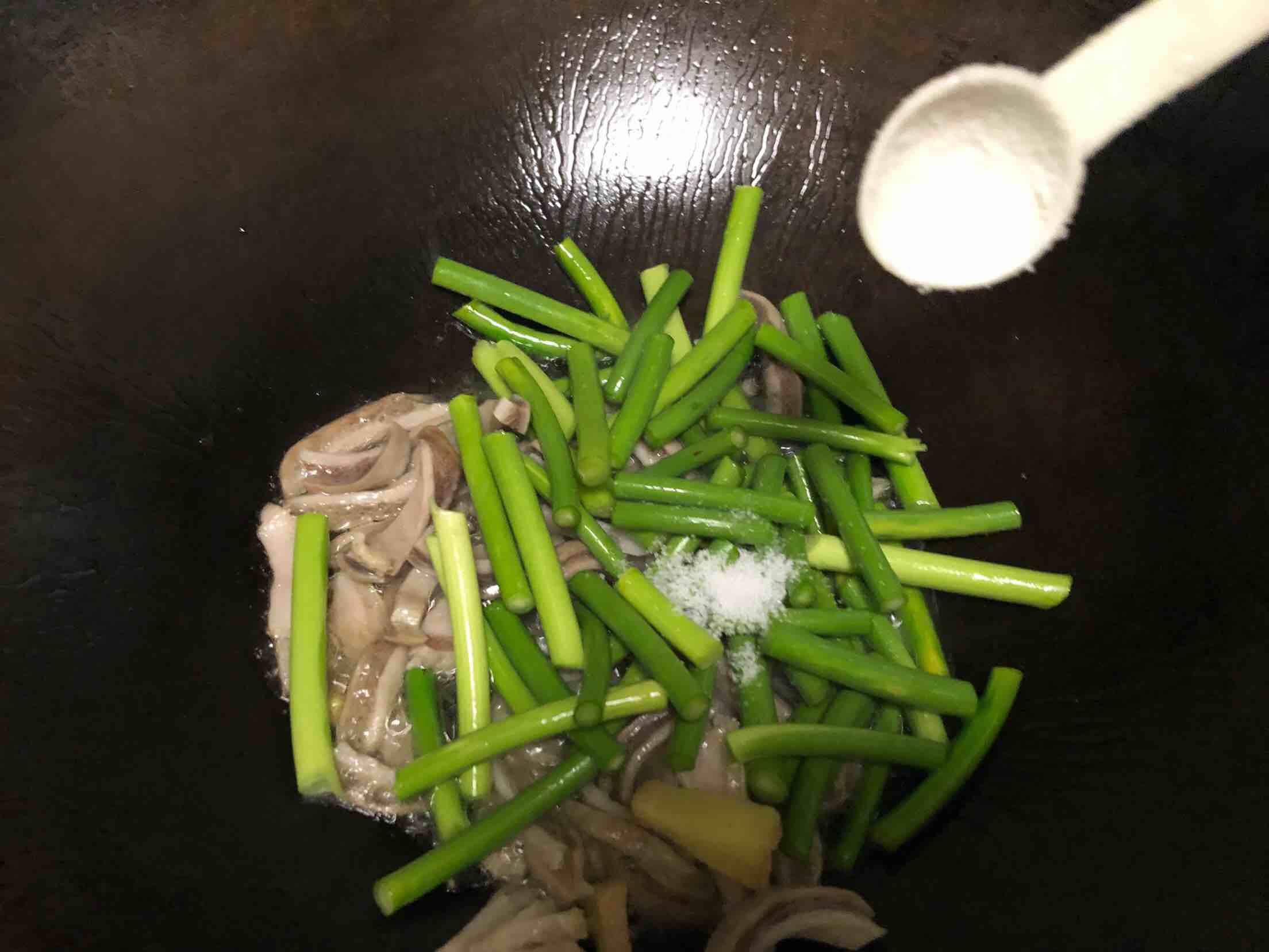 蒜薹炒豬肚的做法-家常味炒菜譜