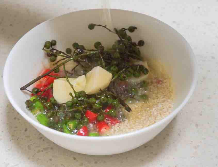 簡單兩步，教你做超嫩的撈汁小海鮮的做法-香辣味煮菜譜