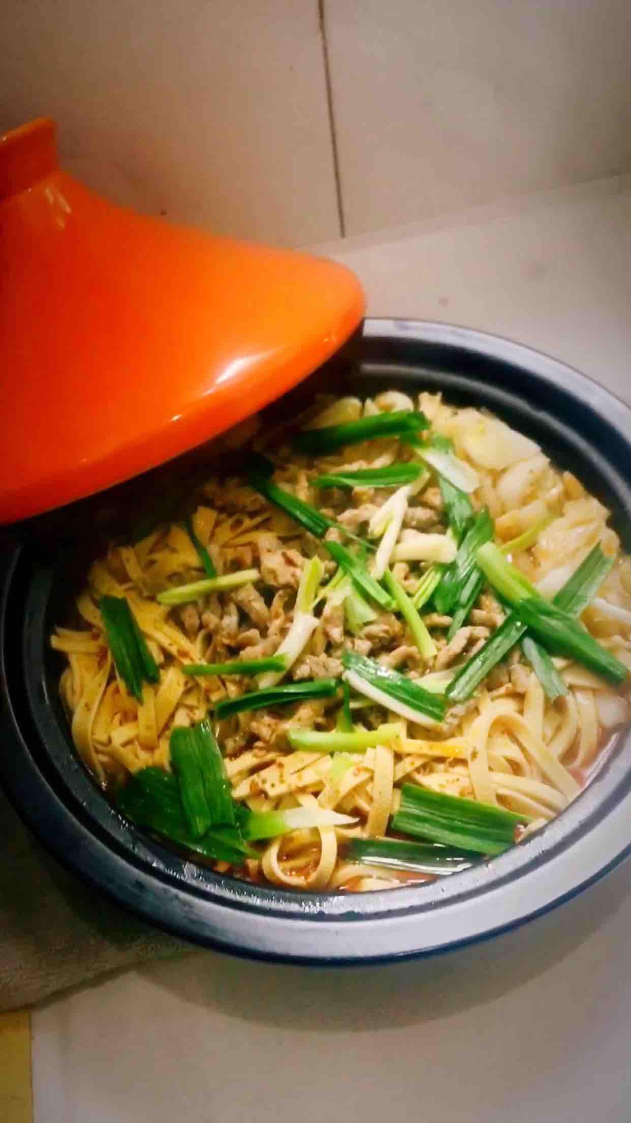 砂鍋水煮肉絲的做法-麻辣味煮菜譜