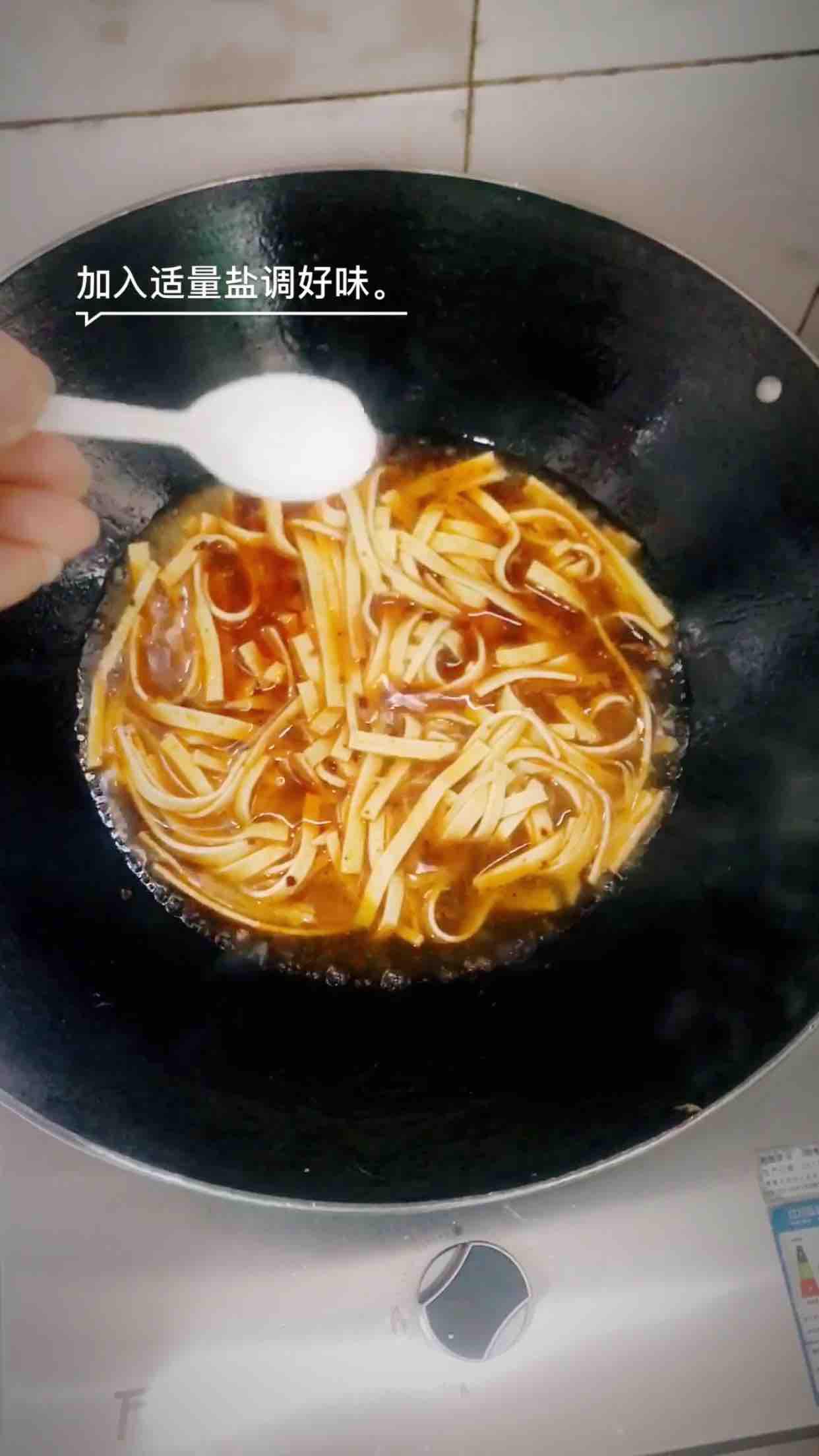 砂鍋水煮肉絲的做法-麻辣味煮菜譜