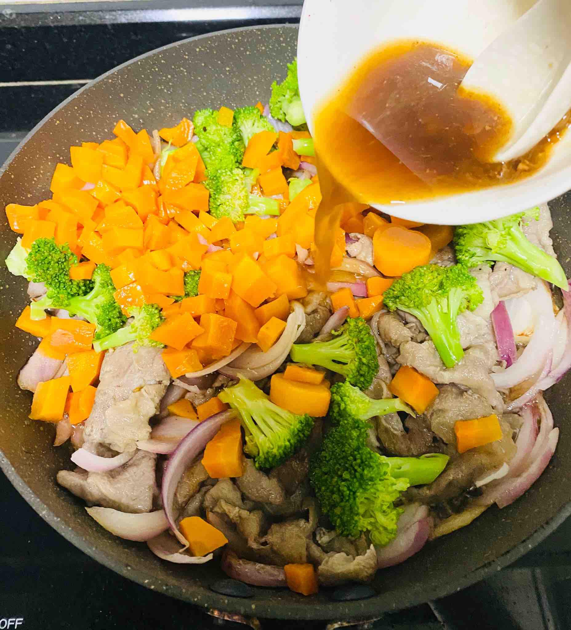 暑假指南，日式醬香肥牛飯，專治熊孩子！的做法-家常味炒菜譜