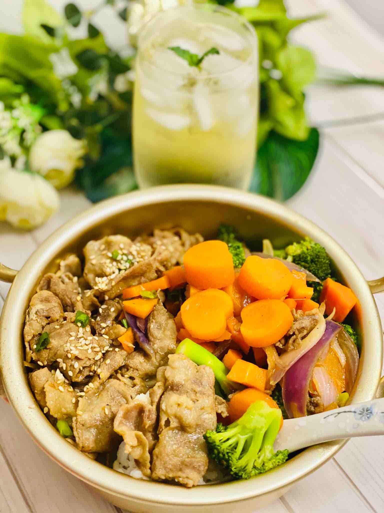 暑假指南，日式醬香肥牛飯，專治熊孩子！的做法-家常味炒菜譜