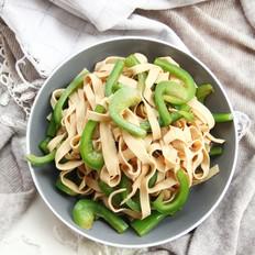 夏日清爽涼拌菜，青椒拌千張，爽口不膩的做法-咸鮮味拌菜譜