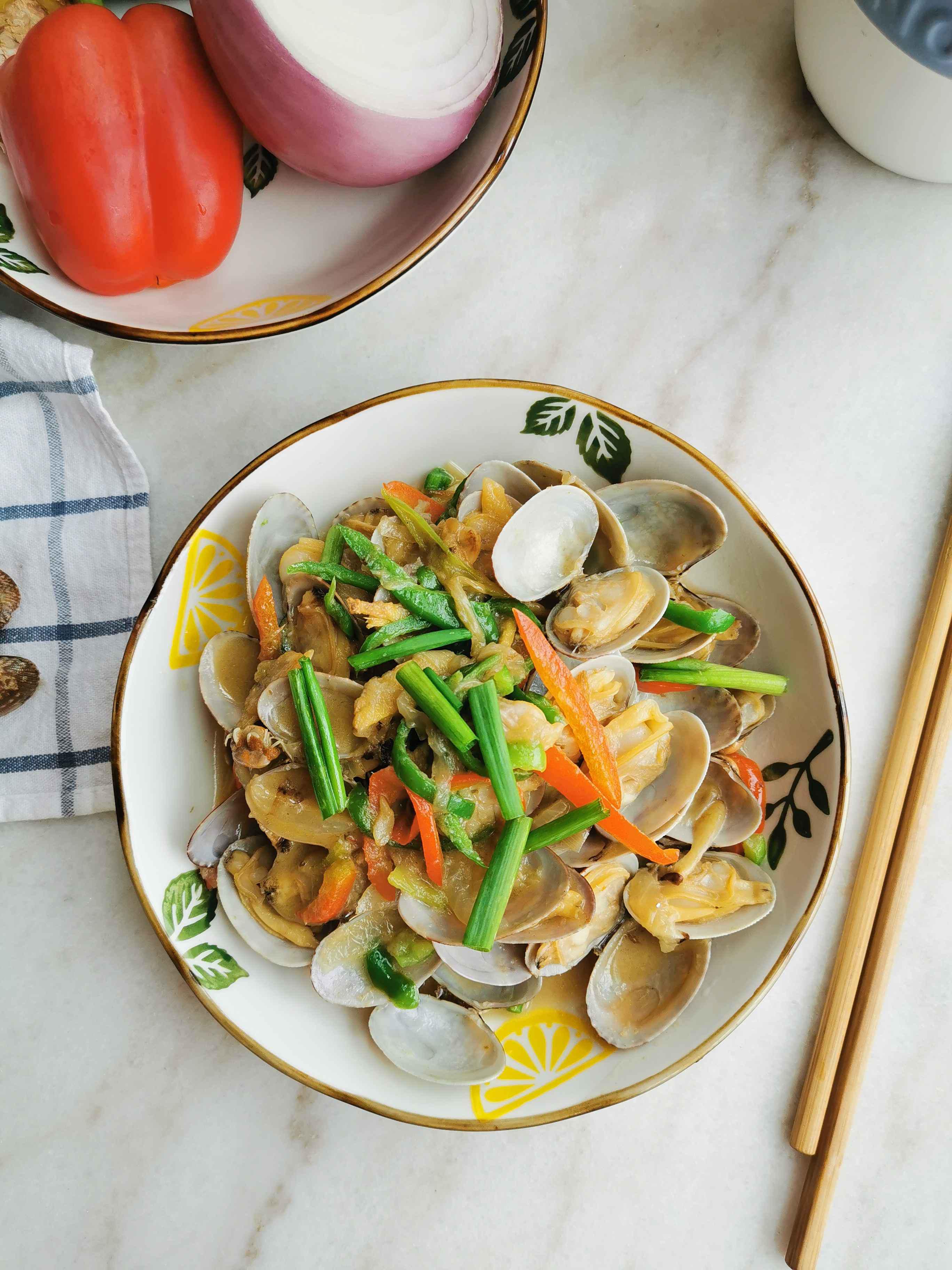 爆炒花甲的做法-家常味炒菜譜