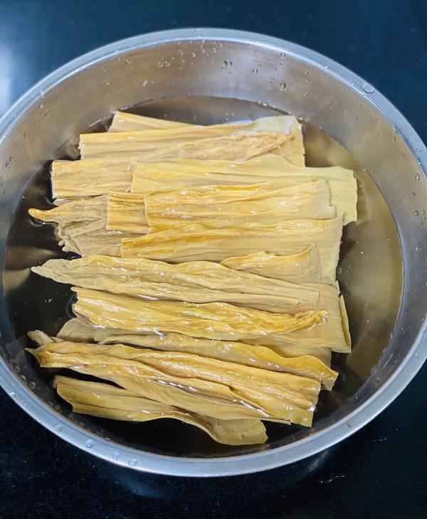 夏日涼拌吃腐竹，爽滑可口，撈一撈超好吃的做法-家常味煮菜譜