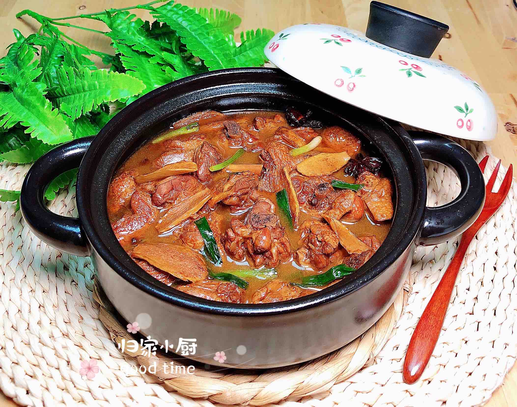 養生姜母鴨（祛暑濕肺燥、氣血雙補）的做法-咸鮮味燉菜譜