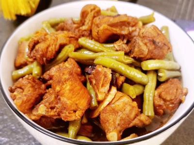 排骨燉豆角的家常作法，用料簡易口味上乘，一鍋白米飯不足吃完的作法-家常味燉菜譜