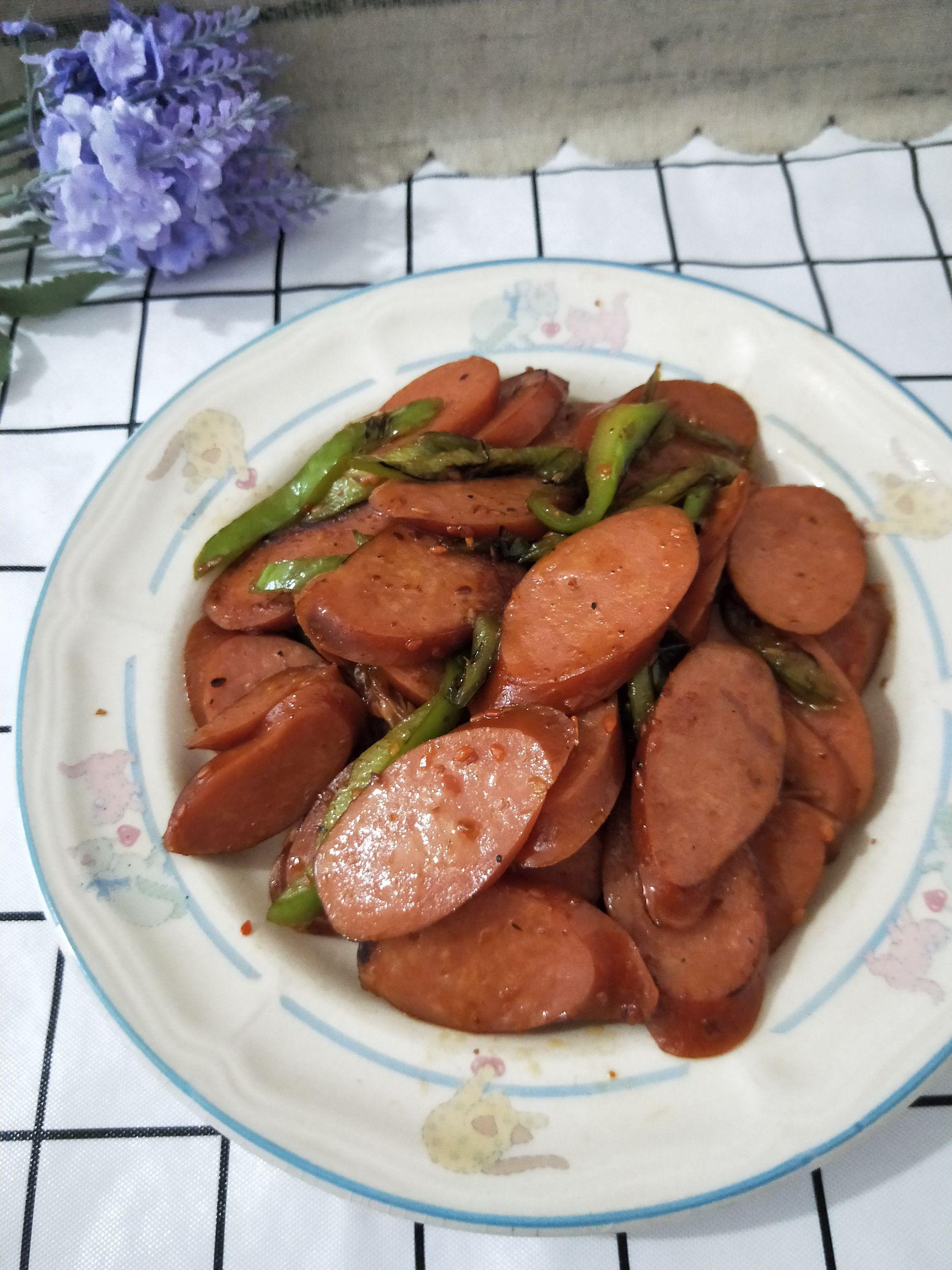 青椒蒜味腸的做法-家常味炒菜譜