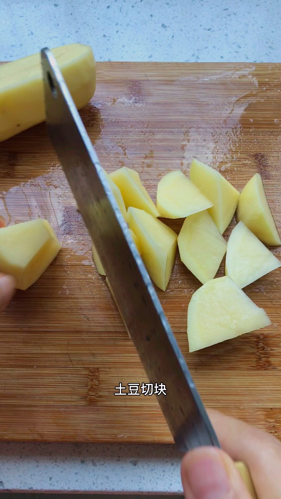 鮮香下飯的土豆?fàn)F雞腿的做法-家常味燜菜譜