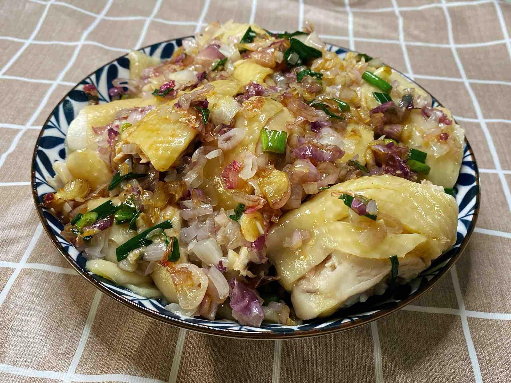 家庭版蔥油雞炒管它正宗不正宗，美味才是王道呀~竅門全在這！的作法-咸鮮味蒸食譜