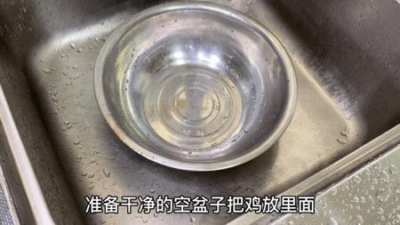 家庭版蔥油雞炒管它正宗不正宗，美味才是王道呀~竅門全在這！的作法-咸鮮味蒸食譜