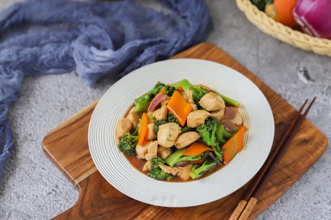 西藍花雞丁的做法-家常味炒菜譜