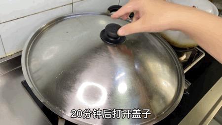 家庭版蔥油雞炒管它正宗不正宗，美味才是王道呀~竅門全在這！的作法-咸鮮味蒸食譜