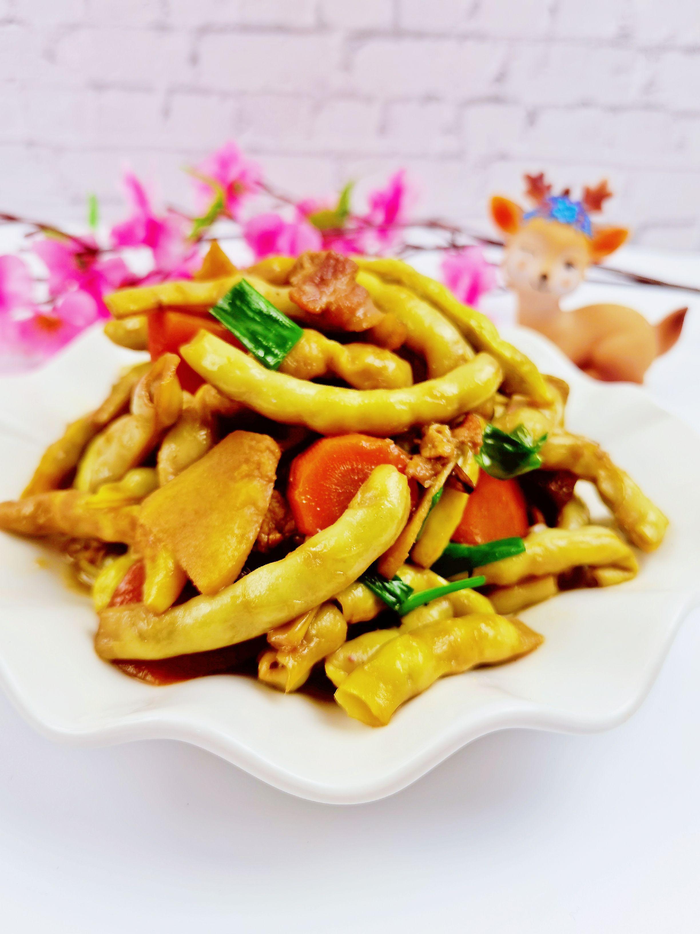 我是半滴雨#來自內蒙古#，參賽作品為農家豆角小炒肉，豆大飽滿營養下飯的做法-家常味炒菜譜