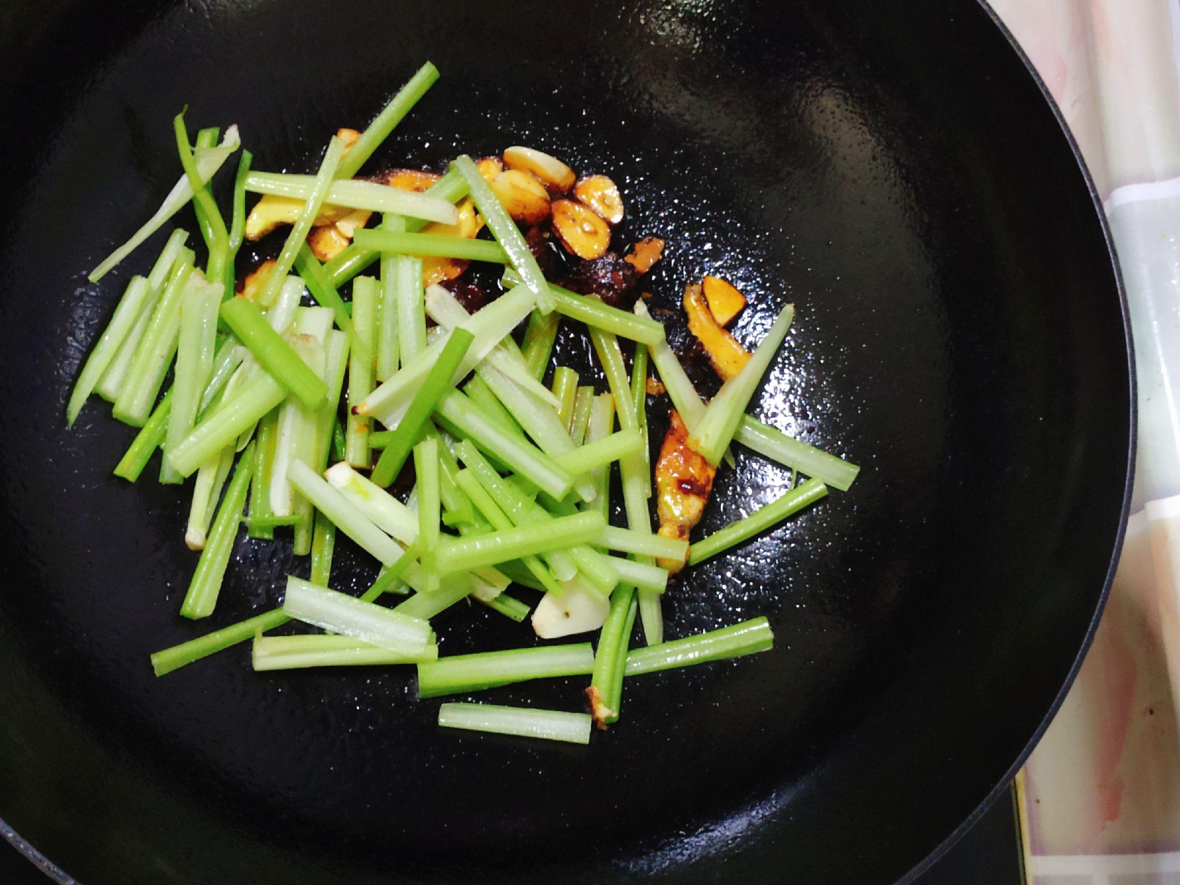 啤酒燒雞肝的做法-豆瓣味燒菜譜