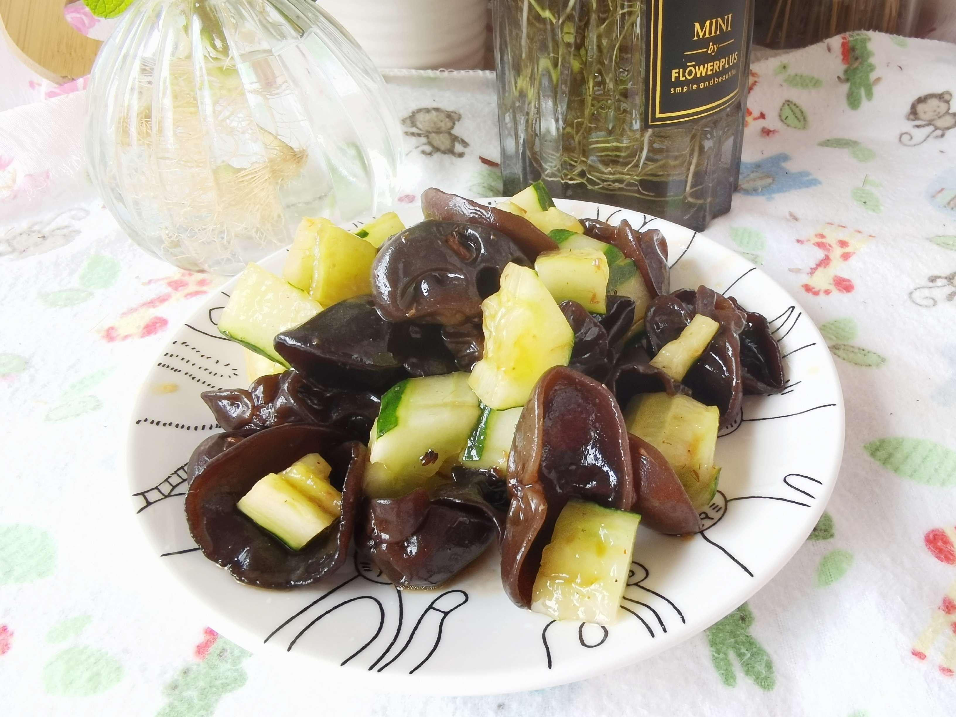 蝦蓉醬拌黃瓜木耳的做法-咸鮮味拌菜譜