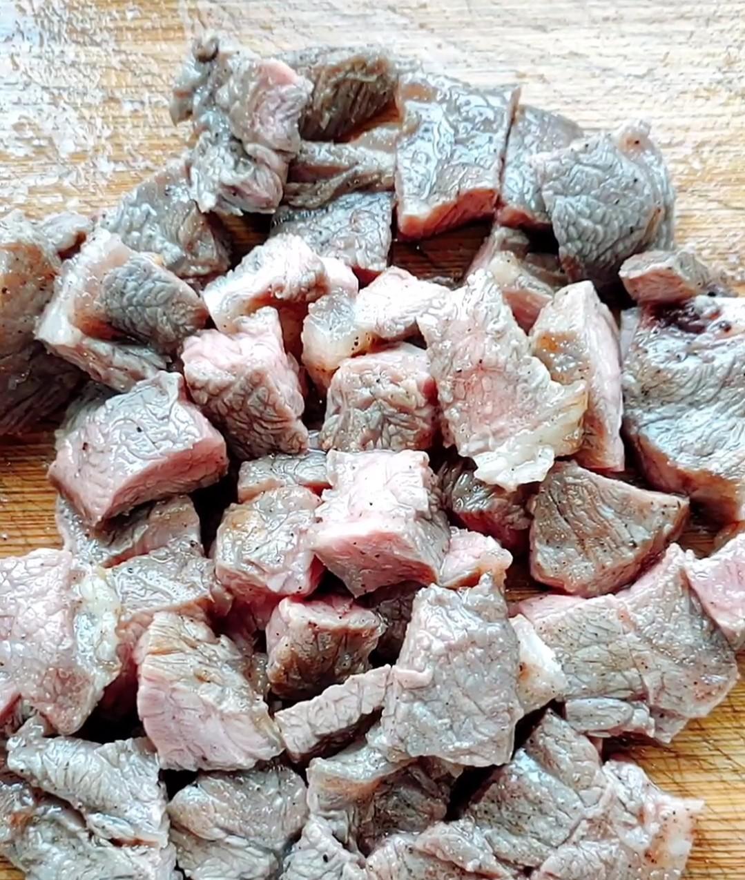 芒果牛肉粒的做法-家常味炒菜譜